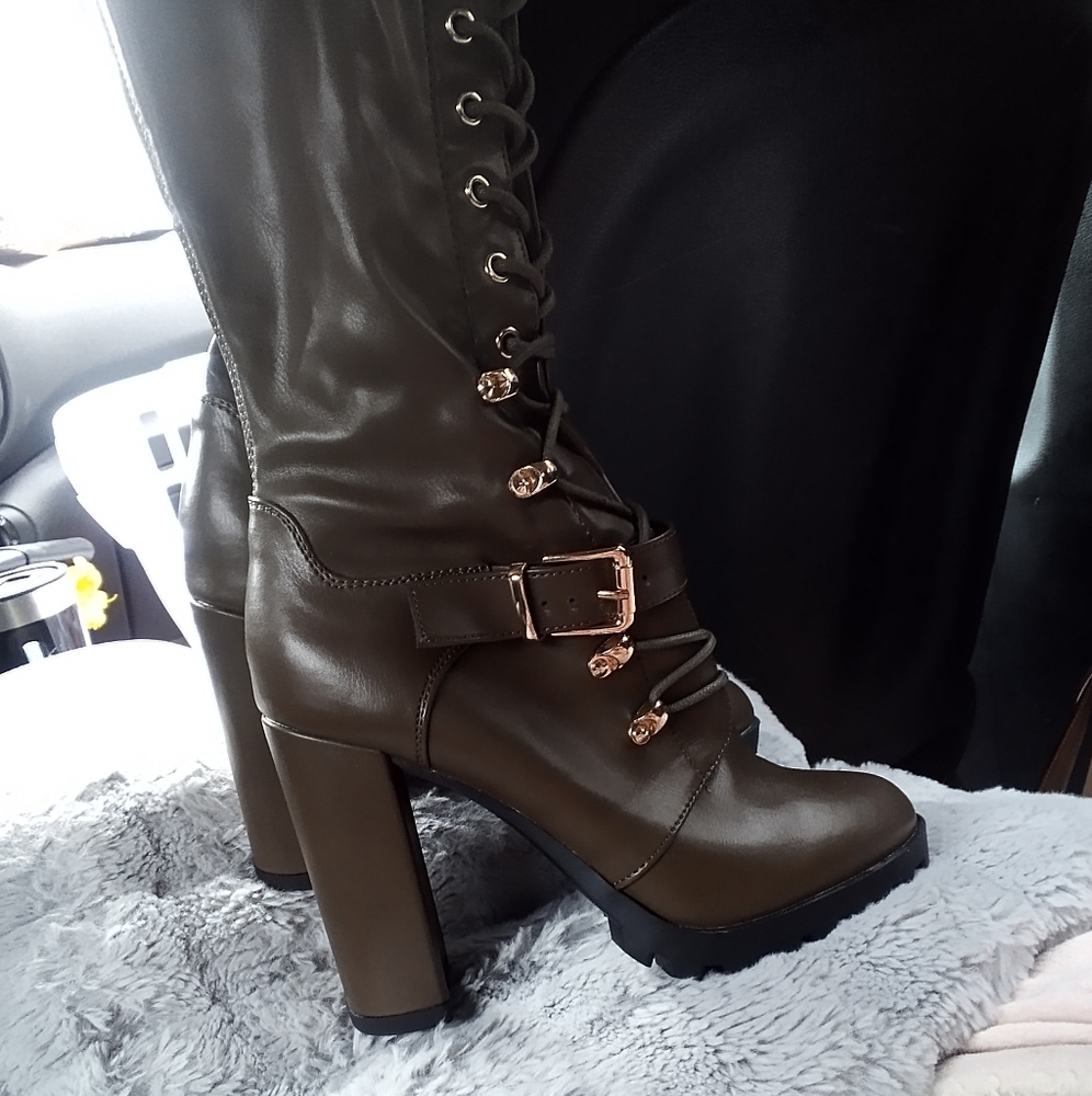 Boots - Picture 2 of 3